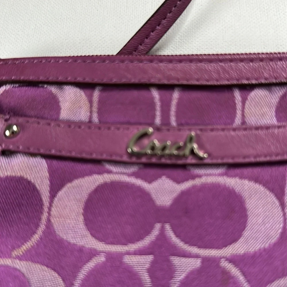 EUC Coach Signature C Wristlet